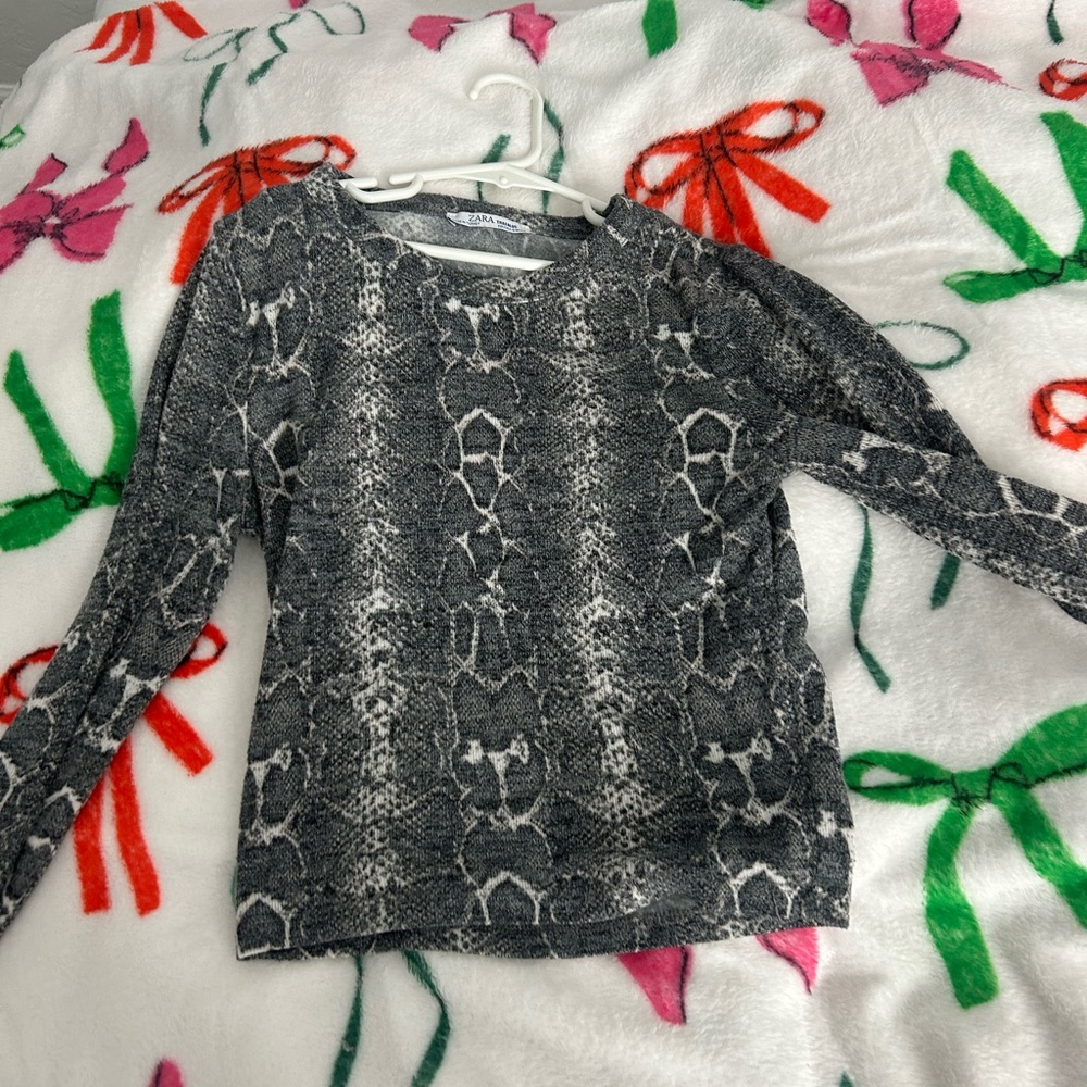 Chico's Gray Snake Print Long Sleeve Top